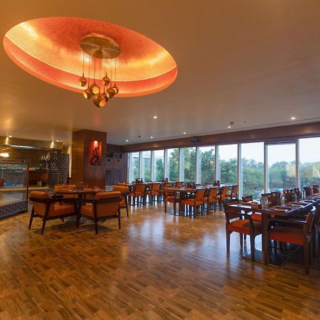 Hilton Garden Inn New Delhi/Saket מראה חיצוני תמונה