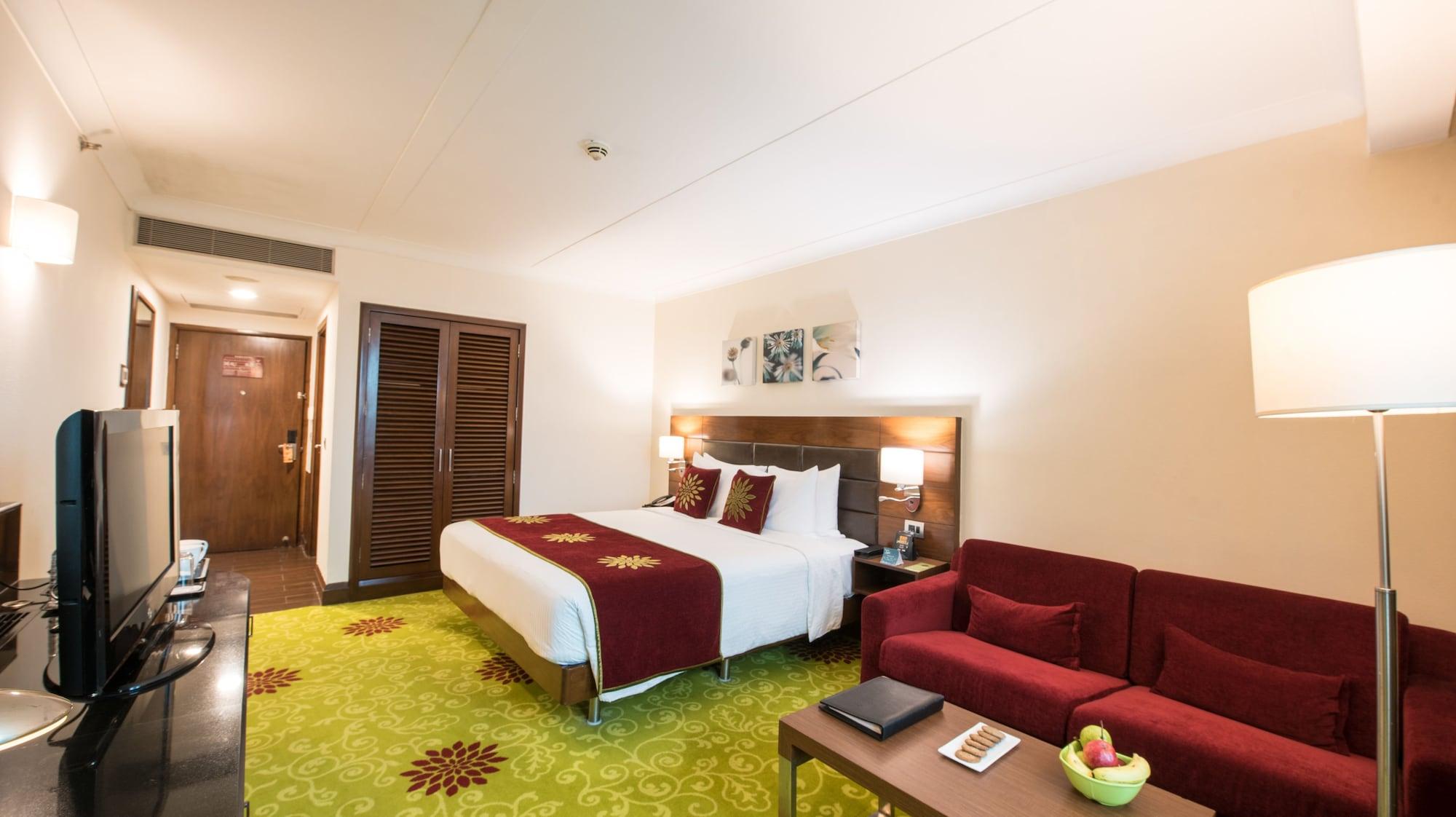 Hilton Garden Inn New Delhi/Saket מראה חיצוני תמונה