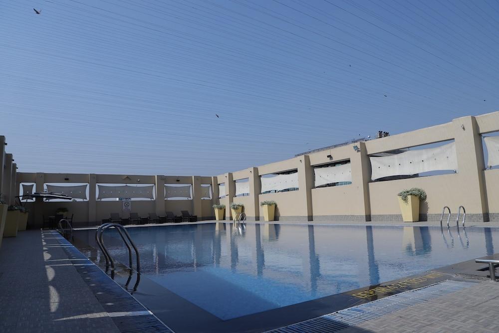 Hilton Garden Inn New Delhi/Saket מראה חיצוני תמונה