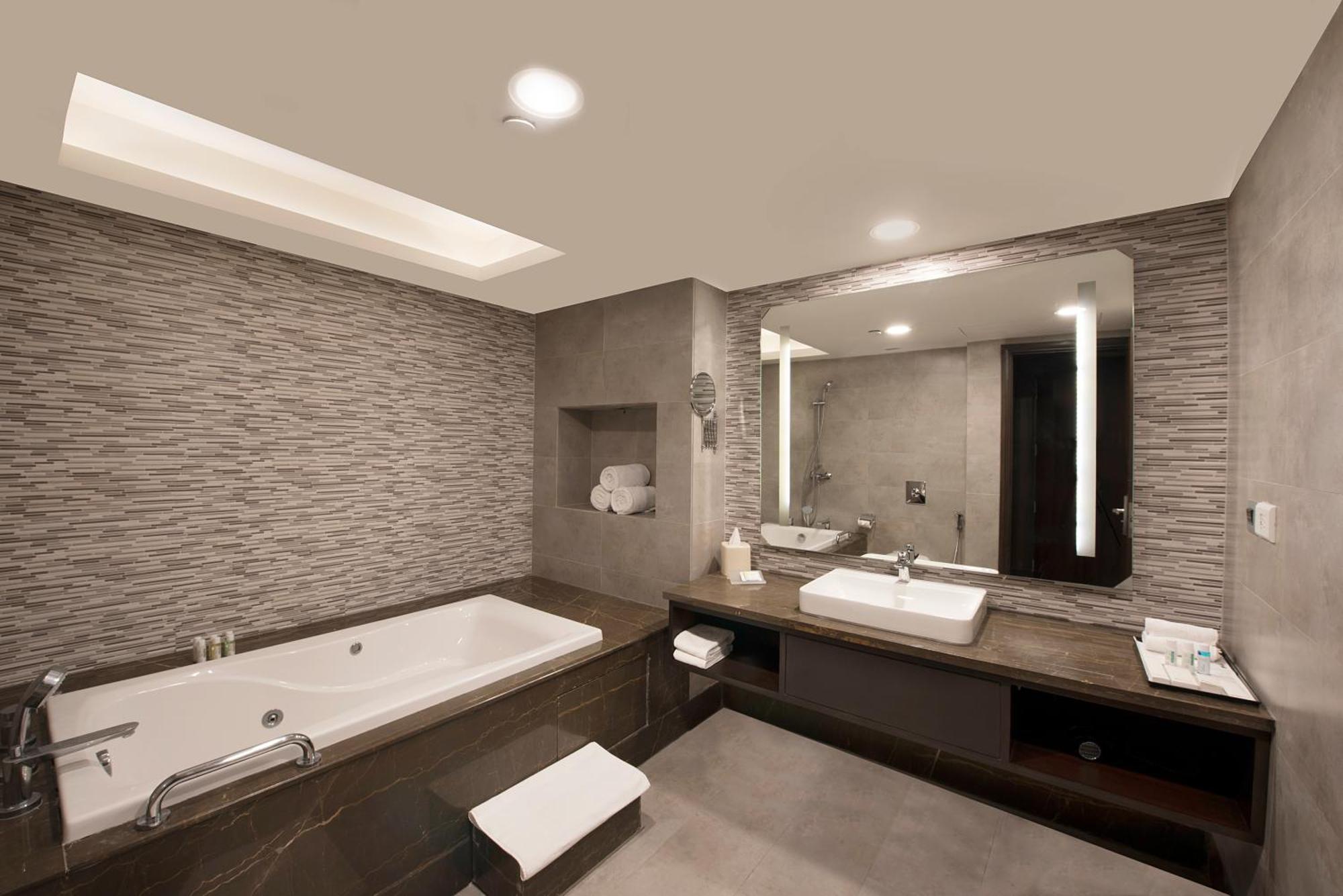 Hilton Garden Inn New Delhi/Saket מראה חיצוני תמונה