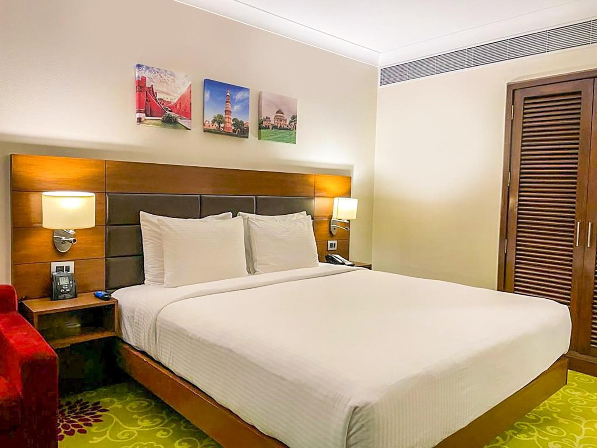 Hilton Garden Inn New Delhi/Saket מראה חיצוני תמונה