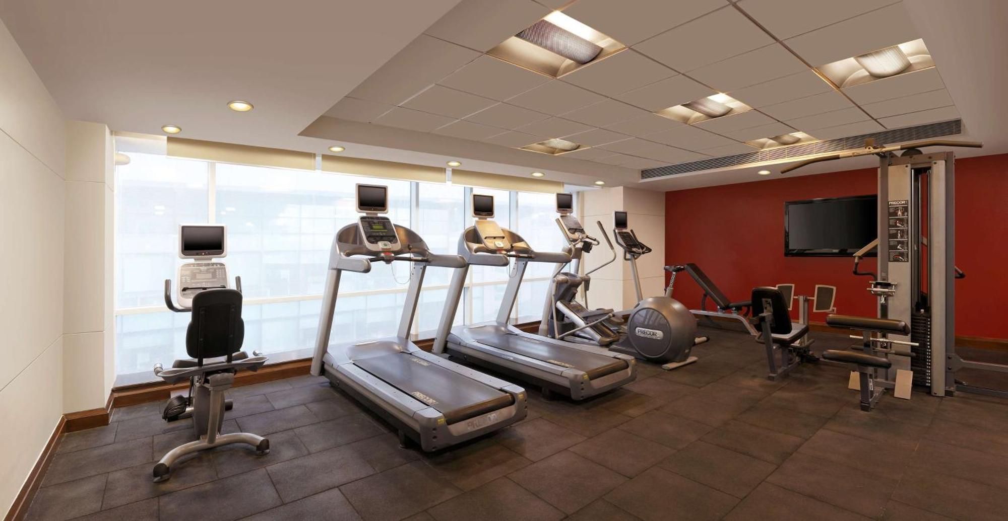 Hilton Garden Inn New Delhi/Saket מראה חיצוני תמונה