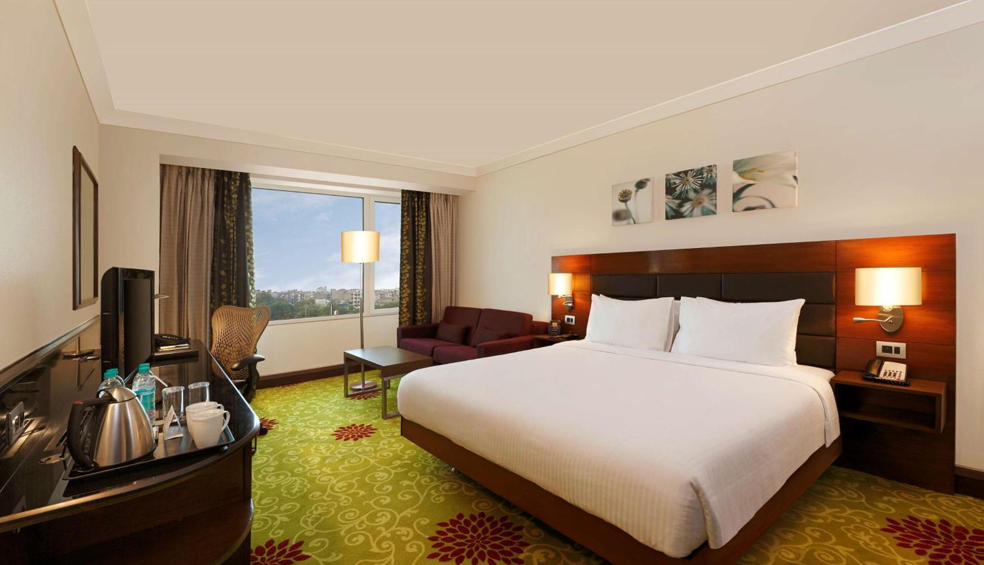 Hilton Garden Inn New Delhi/Saket מראה חיצוני תמונה