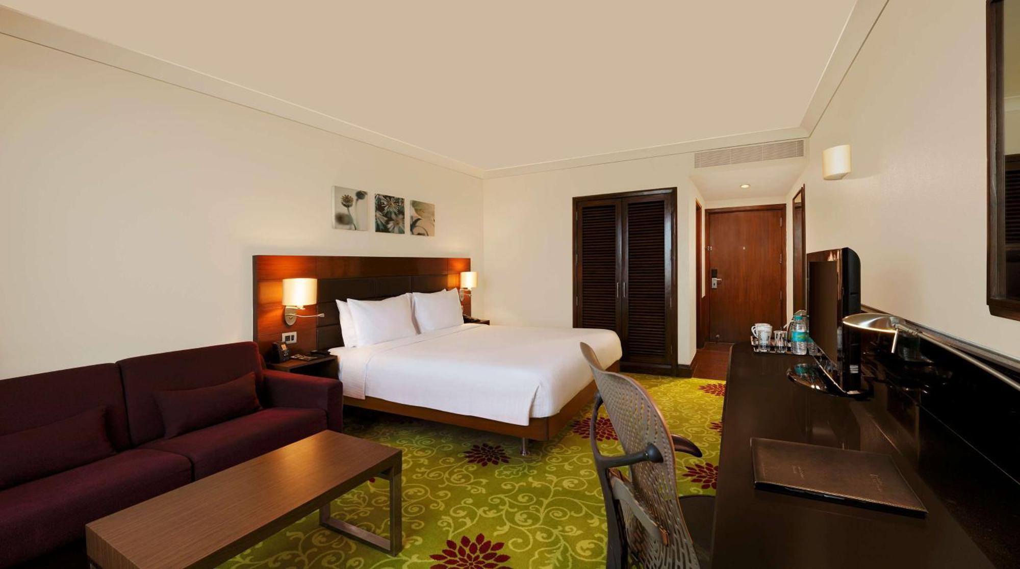 Hilton Garden Inn New Delhi/Saket מראה חיצוני תמונה