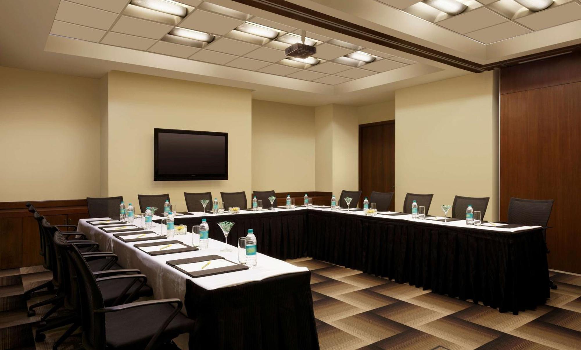 Hilton Garden Inn New Delhi/Saket מראה חיצוני תמונה