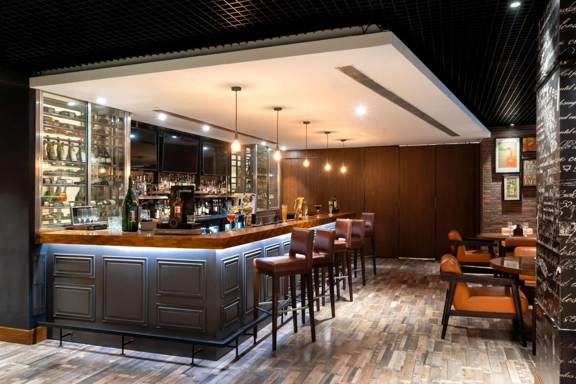 Hilton Garden Inn New Delhi/Saket מראה חיצוני תמונה