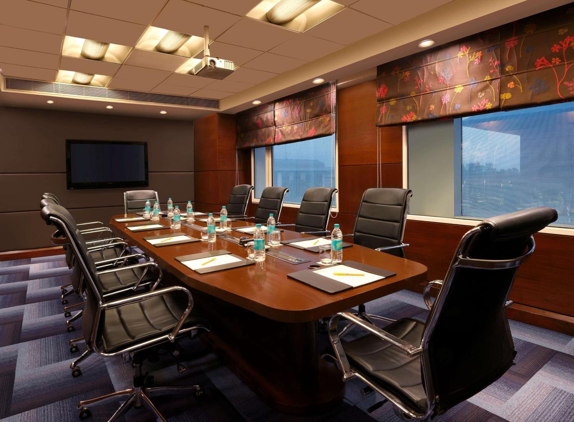 Hilton Garden Inn New Delhi/Saket מראה חיצוני תמונה