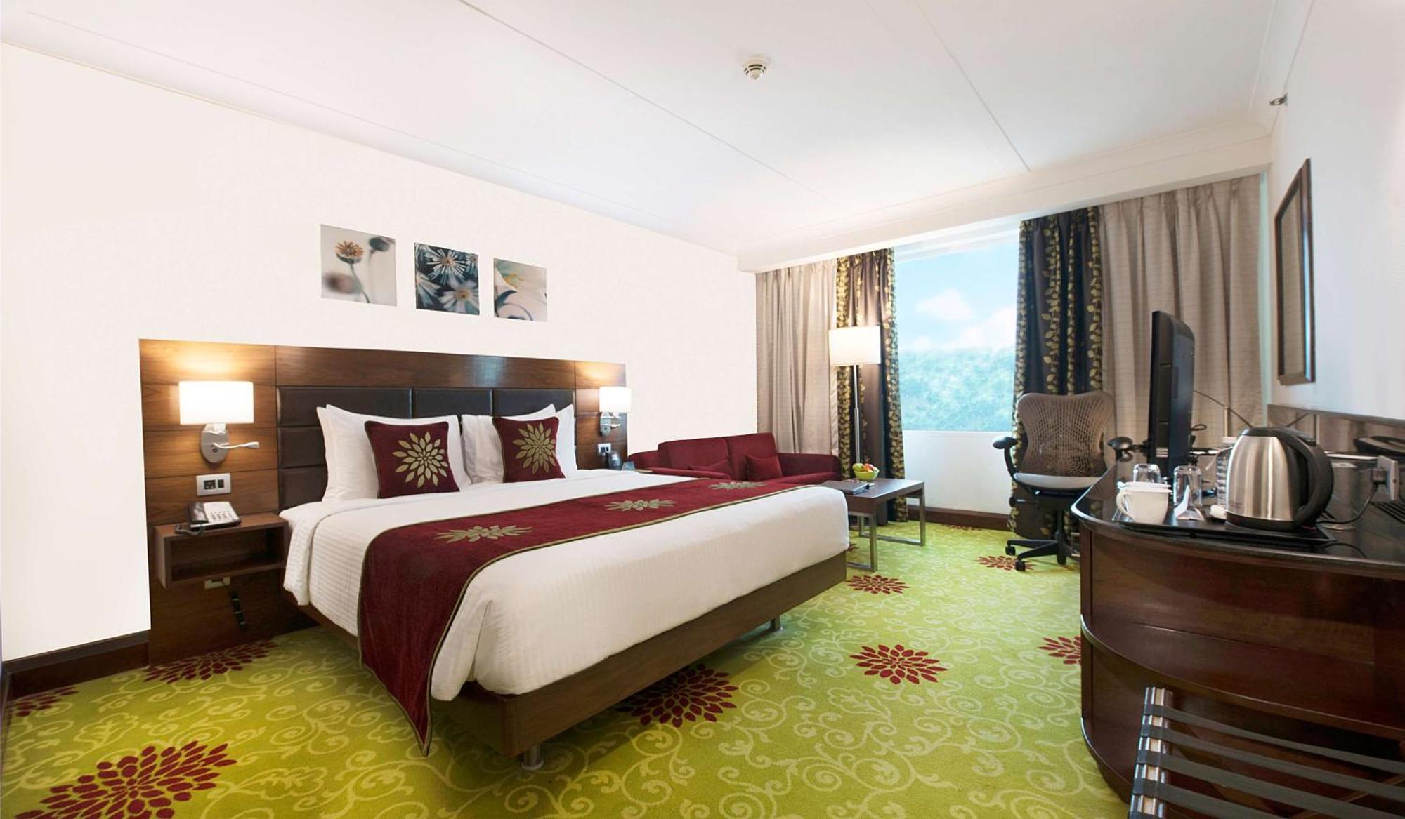 Hilton Garden Inn New Delhi/Saket מראה חיצוני תמונה