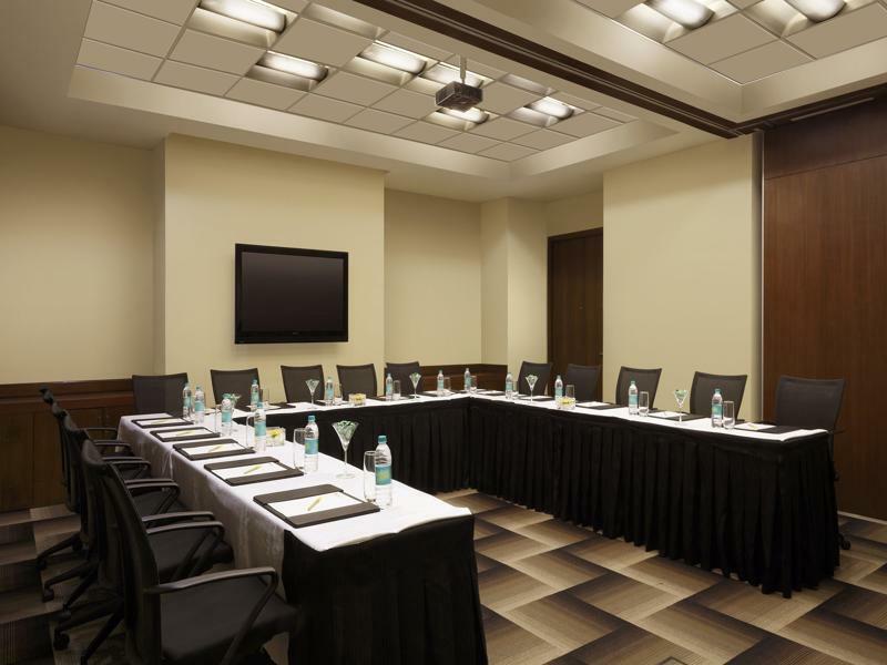 Hilton Garden Inn New Delhi/Saket מראה חיצוני תמונה